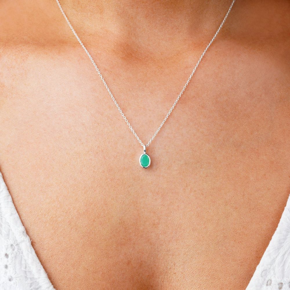 Smykker med May birthstone Chrysoprase, en grøn smuk ædelsten. Krystalsmykker med May birthstone Chrysoprase.