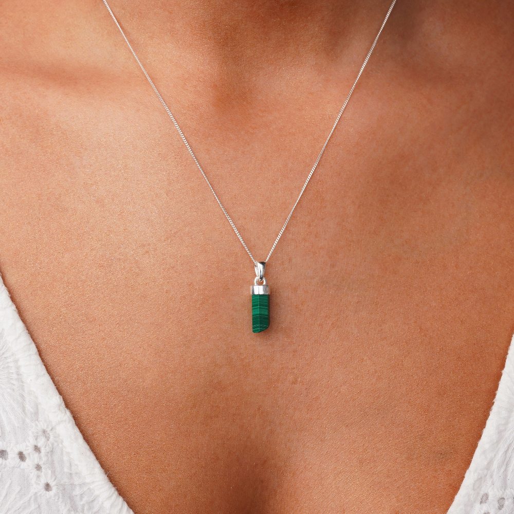 Halskæde med grøn krystal Malachite i sterling sølv 925. Smykker med grøn ædelsten Malachite, som er en fantastisk krystal.