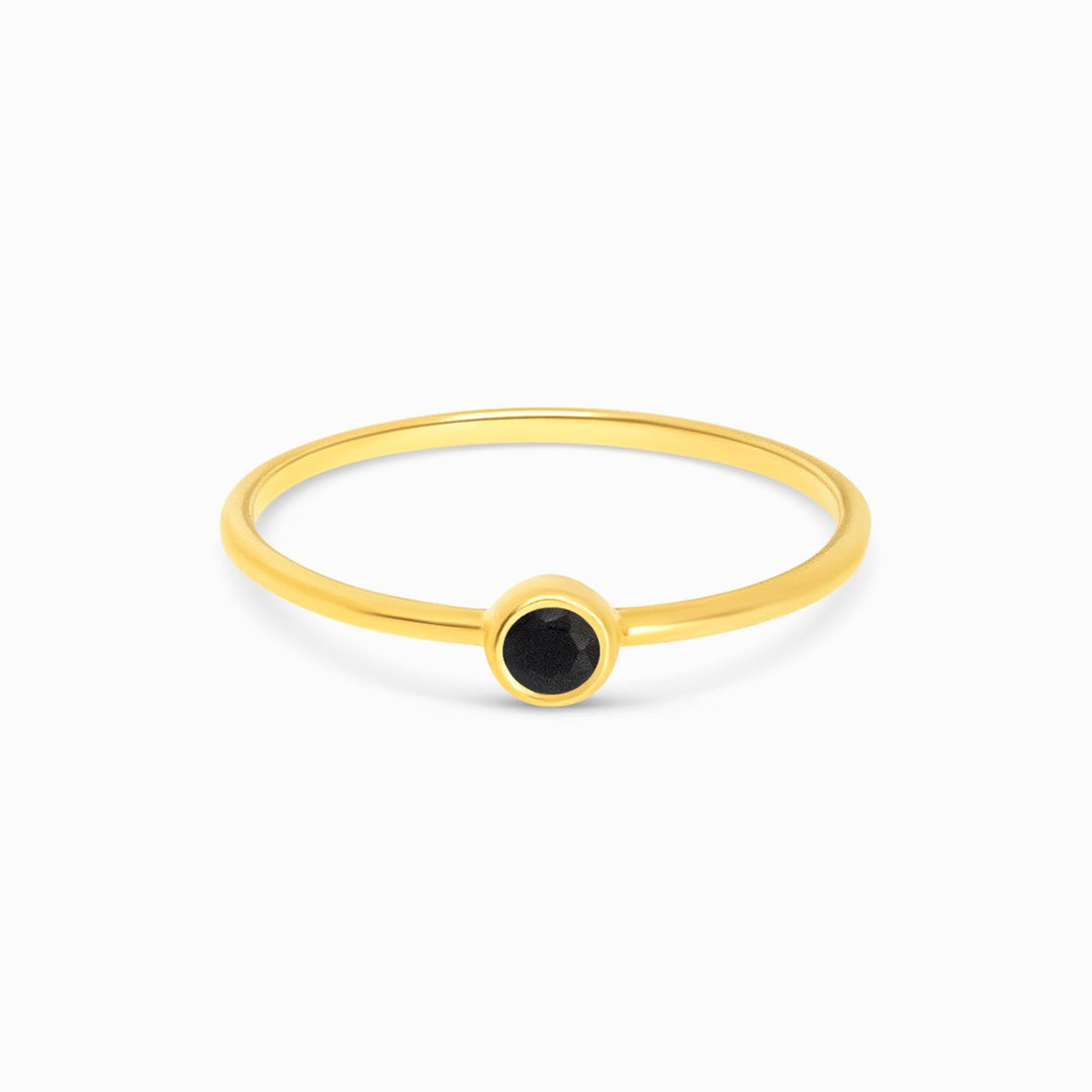 Moderne krystalring med Onyx i guld vermeil. Ring med ædelsten Onyx som er en beskyttende sten.