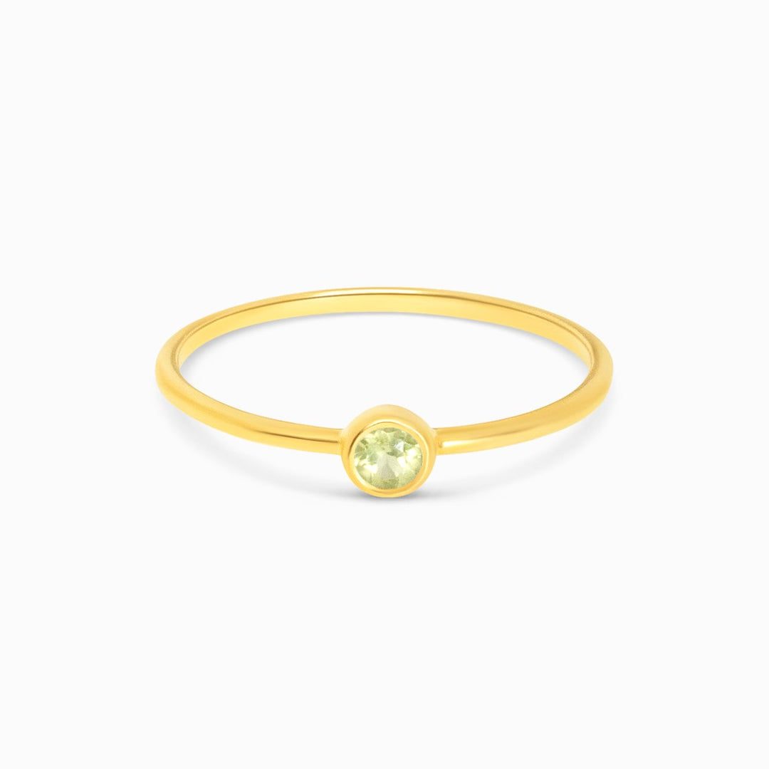 Peridot ring i guld. Moderne guldring med krystal Peridot.