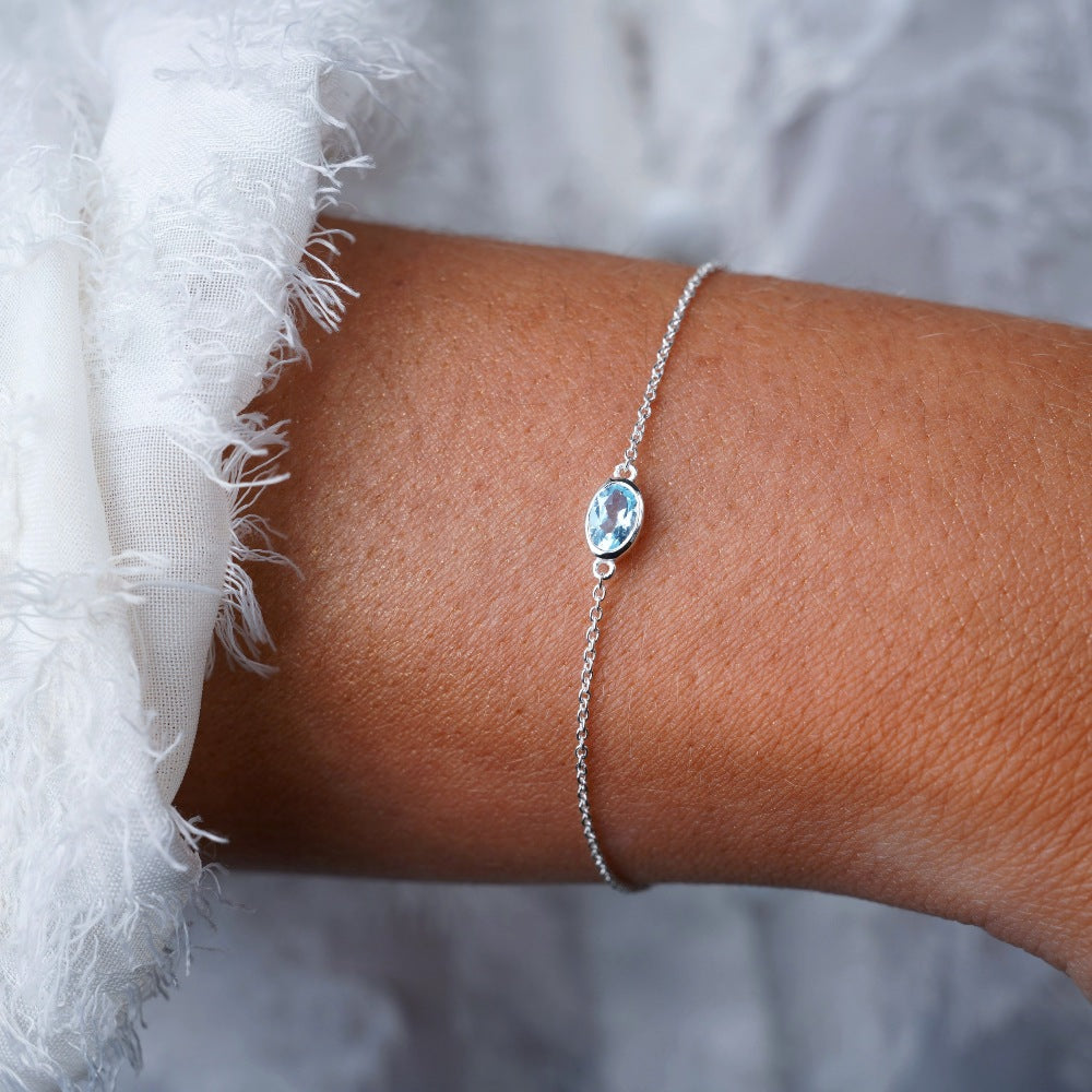 Sølvarmbånd med December birthstone Blue Topaz. Armbånd med Blå Topaz i sterling sølv.